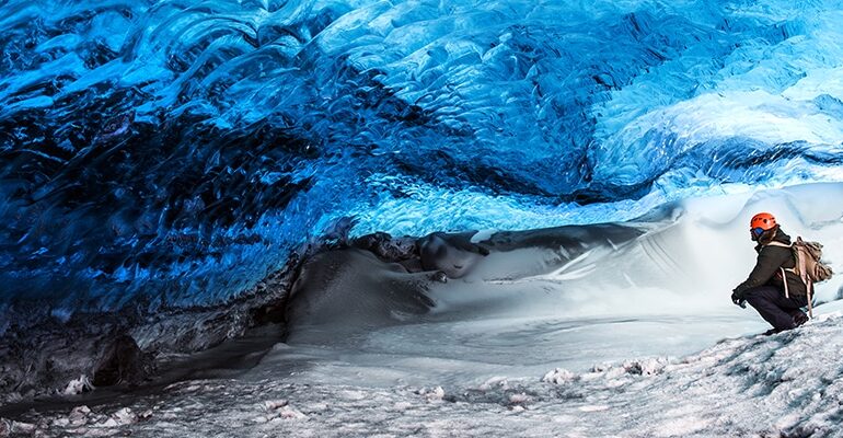 glacier-ice-cave-of-iceland-PWYAVUU